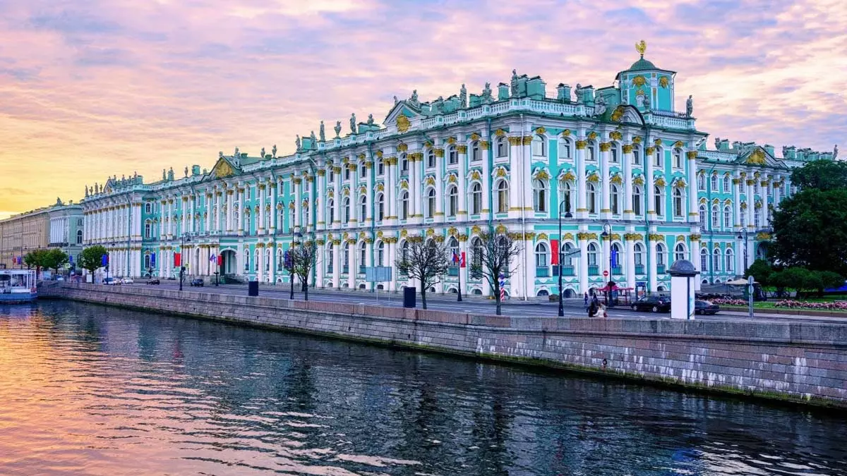 O museu Hermitage em São Petersburgo exigiu a devolução de obras de arte emprestadas à Itália de sua coleção como as consequências da invasão