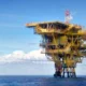 Um tripulante morreu e 12 pessoas ficaram feridas após um helicóptero que transportava funcionários da Petrobras ter feito um pouso forçado, na manhã desta quarta-feira (16), na baía de Camamu, próximo ao campo de Manati, na região do baixo-sul da Bahia.