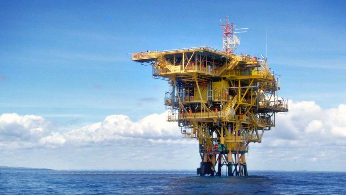 Um tripulante morreu e 12 pessoas ficaram feridas após um helicóptero que transportava funcionários da Petrobras ter feito um pouso forçado, na manhã desta quarta-feira (16), na baía de Camamu, próximo ao campo de Manati, na região do baixo-sul da Bahia.