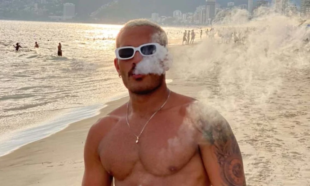 Casos de complicações por uso de cigarro elétrico parecem ter crescido drasticamente. Desta vez, o bancário Allan Douglas, de 30 anos foi a vítima. Natural de Manaus, o homem estava a passeio no carnaval do Rio de Janeiro quando acordou com fortes dores e tosse seca.