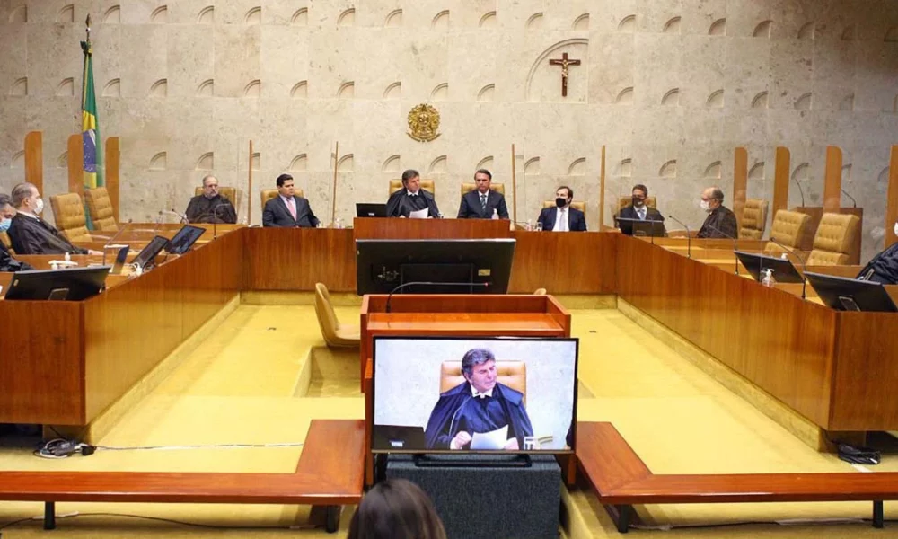 O Supremo Tribunal Federal (STF) decidiu nesta quinta-feira (3), por 9 votos a 2, manter o valor de R$ 4,9 bilhões para o Fundo Especial de Financiamento de Campanha (FEFC) em 2022. O recurso é destinado ao financiamento público de campanhas políticas e está previsto no orçamento federal deste ano. 