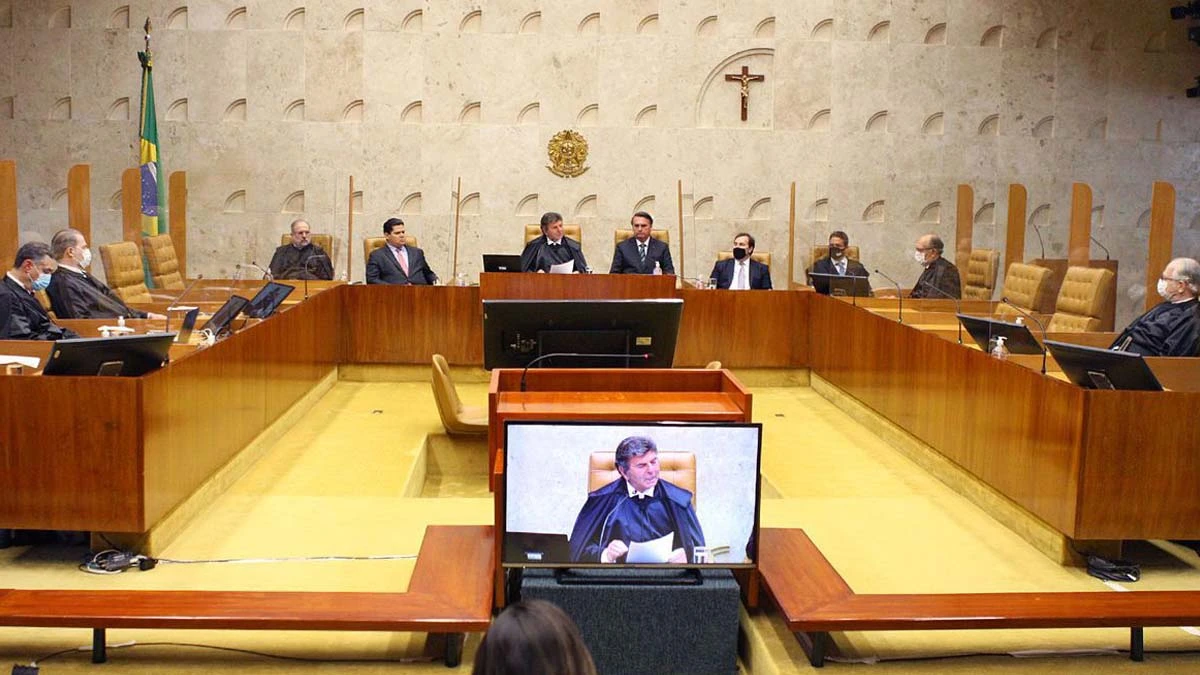 O Supremo Tribunal Federal (STF) decidiu nesta quinta-feira (3), por 9 votos a 2, manter o valor de R$ 4,9 bilhões para o Fundo Especial de Financiamento de Campanha (FEFC) em 2022. O recurso é destinado ao financiamento público de campanhas políticas e está previsto no orçamento federal deste ano.