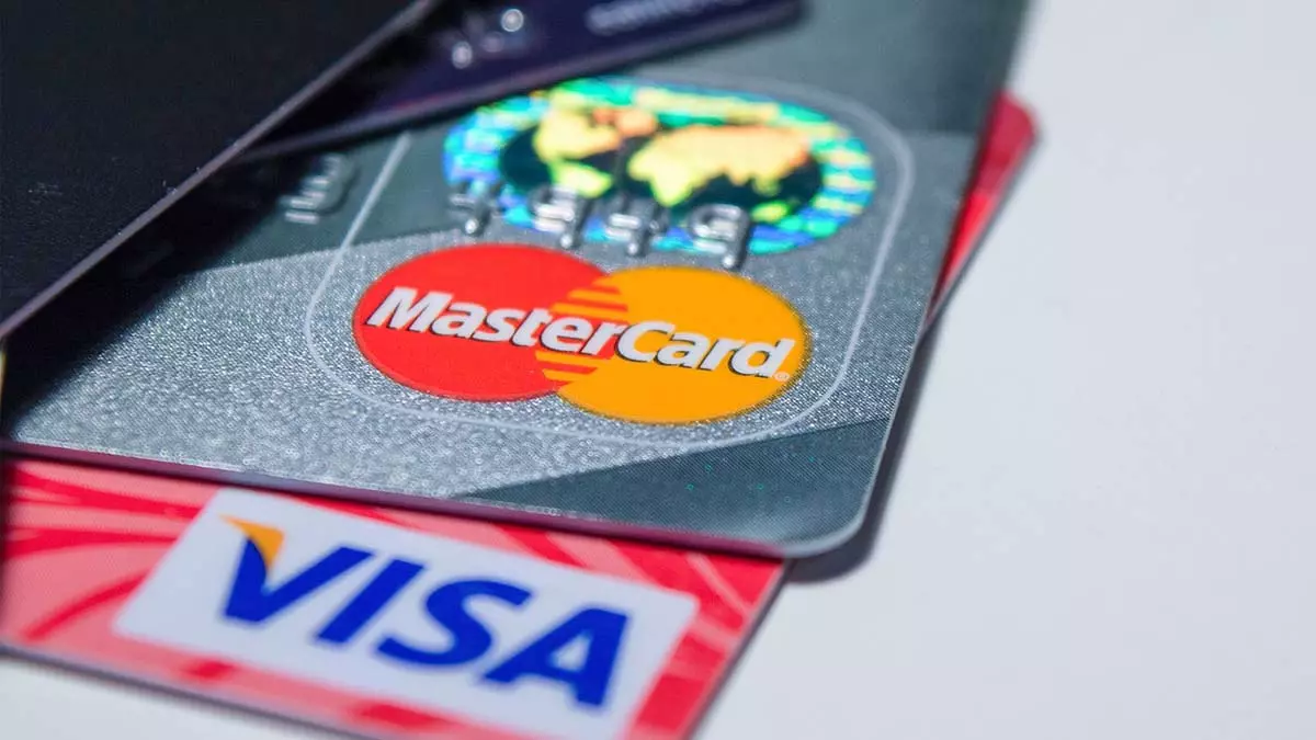 Visa e Mastercard anunciaram esta noite que suspenderão as operações na Rússia devido à invasão da Ucrânia. A Visa disse em comunicado que