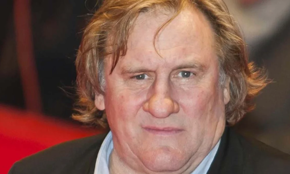 O ator Gérard Depardieu, 73 anos, é acusado por "estupro" e "agressão sexual" contra a atriz Charlotte Arnould em agosto de 2018. A informação foi confirmada pela Justiça francesa nesta quinta-feira (10). O ator nega as acusações.