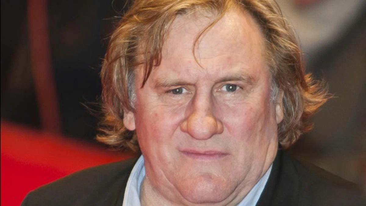 O ator Gérard Depardieu, 73 anos, é acusado por "estupro" e "agressão sexual" contra a atriz Charlotte Arnould em agosto de 2018. A informação foi confirmada pela Justiça francesa nesta quinta-feira (10). O ator nega as acusações.
