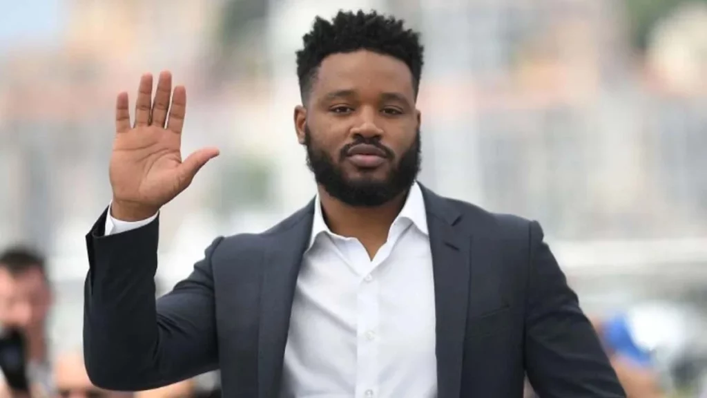O diretor americano do filme “Pantera Negra”, Ryan Coogler foi algemado ao tentar sacar US$ 12 mil da própria conta. O caso aconteceu em janeiro deste ano em uma agência bancária em Atlanta, mas o caso só foi divulgado na quarta-feira (09).