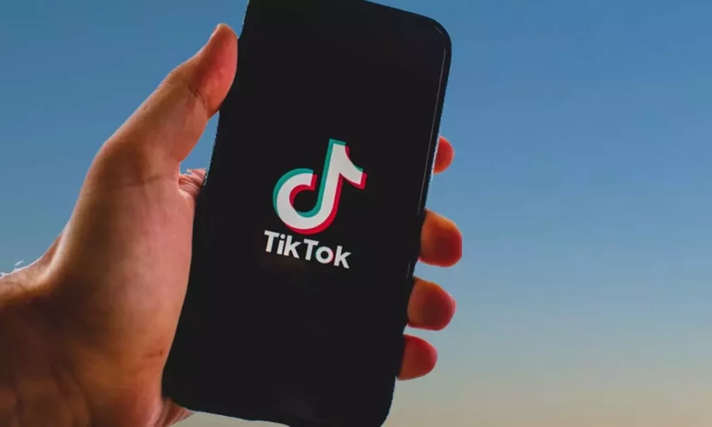 O aplicativo chinês Tiktok foi multado nesta terça-feira (4) pela agência de regulação digital do Reino Unido (ICO) em 12,7 milhões de libras