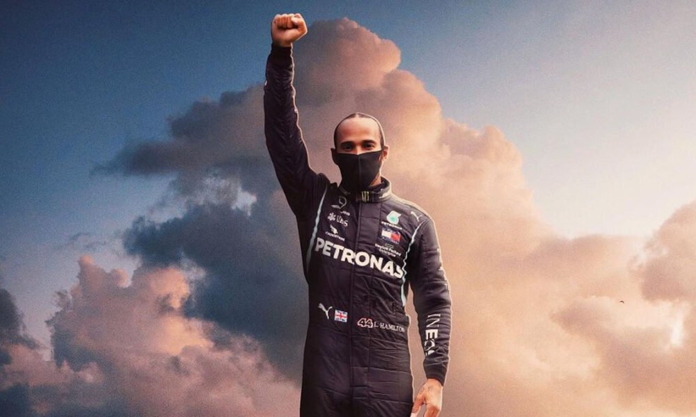 O piloto britânico de Fórmula 1 Lewis Hamilton, disse nesta quarta-feira (13) que ficaria “honrado” em se tornar um cidadão honorário brasileiro. O heptacampeão mundial comentou no Twitter uma notícia sobre o projeto de lei (PL), do deputado André Figueiredo (PDT-CE) para conceder a cidadania ao atleta.