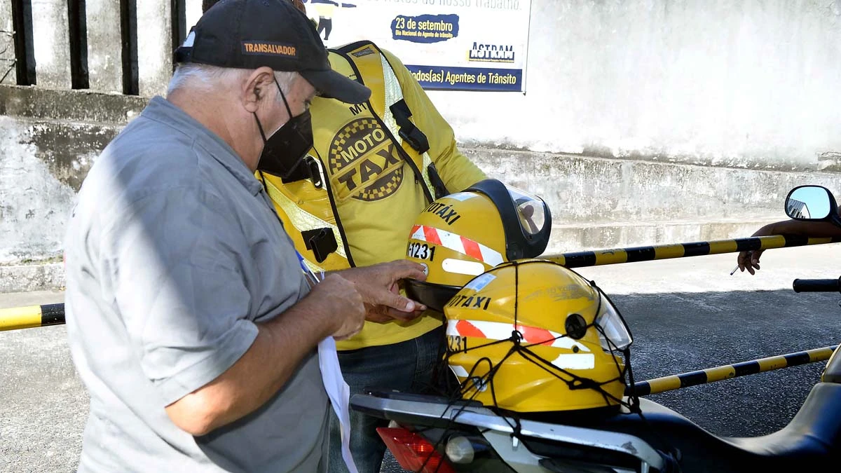 Os mototaxistas de Salvador credenciados pela Prefeitura devem fazer a vistoria dos veículos até o próximo dia 29, para adquirir