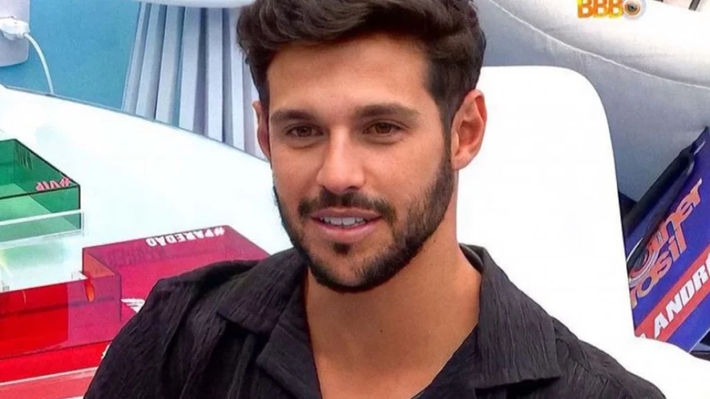O ex-BBB 22, Rodrigo Mussi, passou por uma cirurgia na cabeça e em uma das pernas na noite desta quinta-feira (31) após sofrer um acidente de carro no mesmo dia, em São Paulo. Ele foi internado com traumatismo craniano, segundo informou a assessoria do ex-brother.