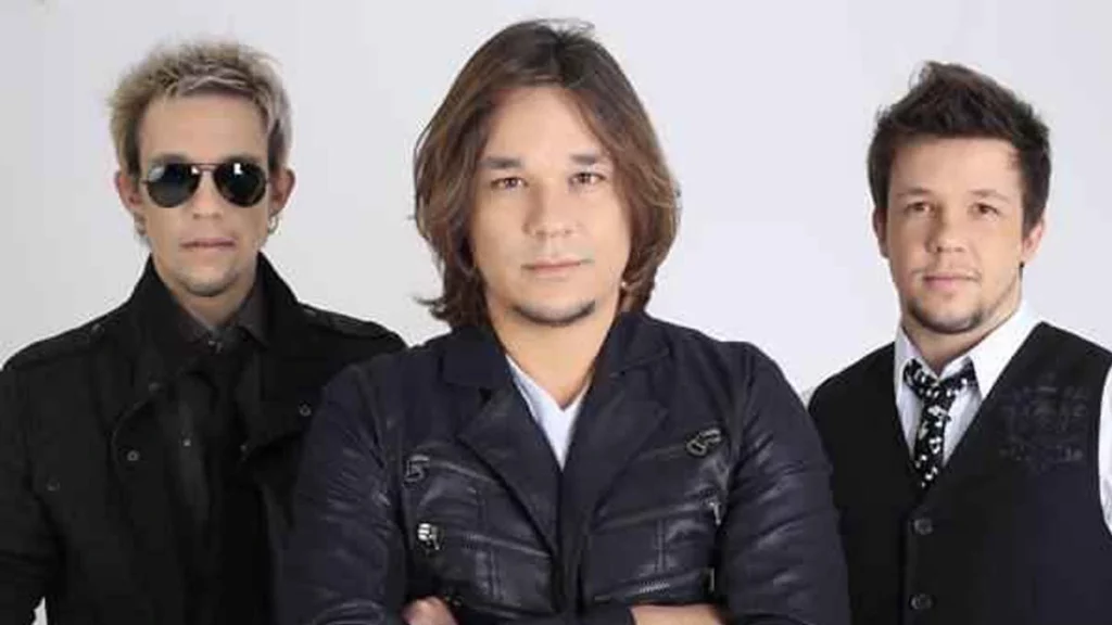 O grupo KLB, formado pelos irmãos Kiko, Leandro e Bruno anunciou o retorno após sete anos longe dos palcos. O grupo anunciou o retorno aos palcos durante o Altas Horas, do último sábado (16), na turnê comemorativa “20 +2 Experience”.