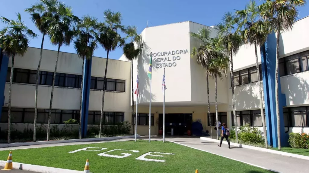 Em relação à compra de respiradores, o Estado da Bahia conquistou duas vitórias contra as empresas Ocean 26 INC e a Pulsar. A Ocean 26 INC