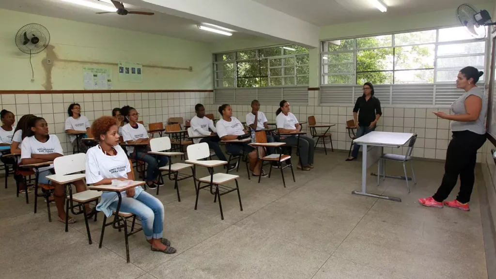 Estado (SEC) prorrogou, até o dia 2 de maio, as inscrições para o processo seletivo de 15 mil vagas do programa Universidade Para Todos