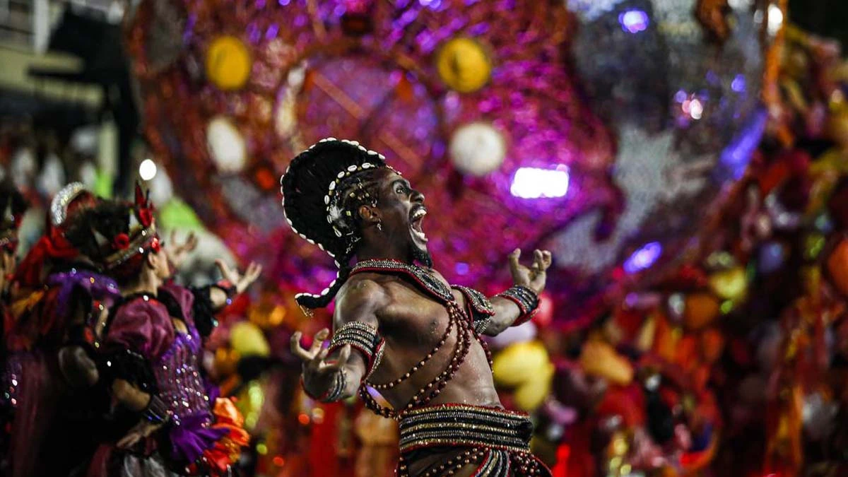 Pela primeira vez na história, a Acadêmicos do Grande Rio conquistou o título de campeã do carnaval 2022, no Rio de Janeiro, na tarde desta terça-feira (26), depois de bater na trave quatro vezes, com quatro vice-campeonatos desde que estreou na elite da folia carioca, em 1991.