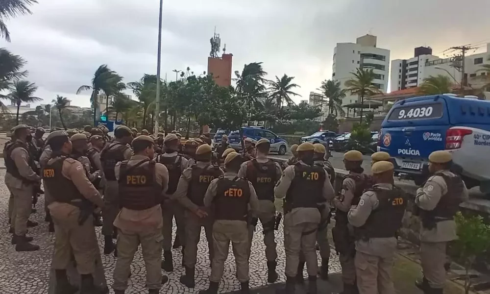 Uma operação foi deflagrada pela Polícia Militar no final da tarde desta quinta-feira (28), no bairro do Nordeste de Amaralina e adjacências,