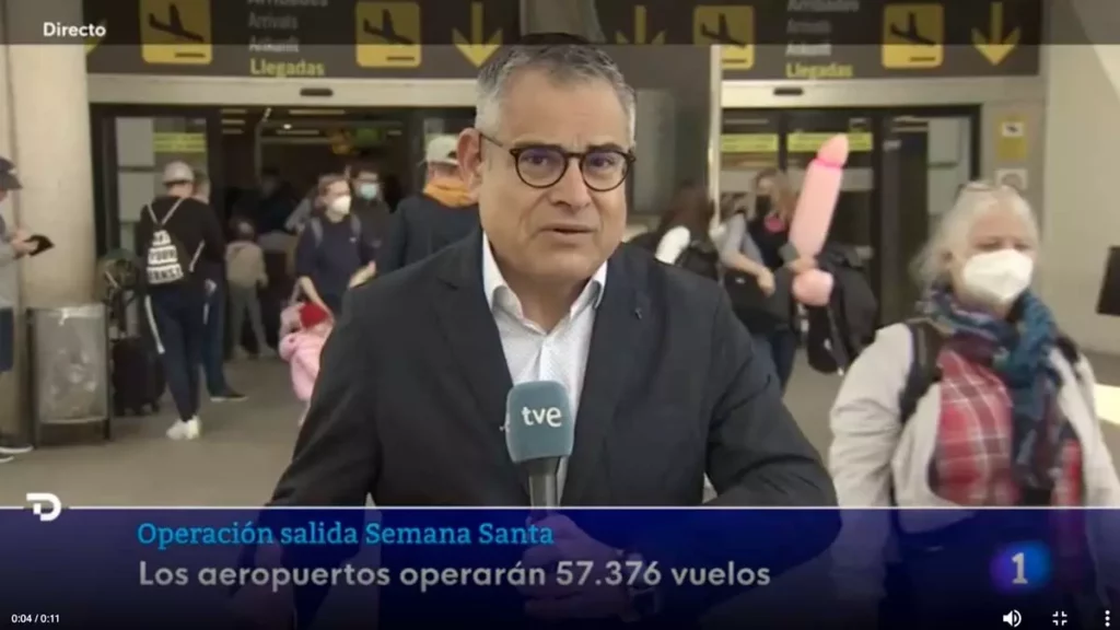da Espanha. A cena viralizou nas redes sociais depois que uma turista apareceu transitando com um pênis rosa inflável gigante.