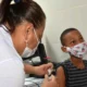 A vacinação contra a Covid-19 acontece nesta quinta-feira (28), das 8h às 16h, com a estratégia "Liberou Geral" para aplicação da 1ª dose em