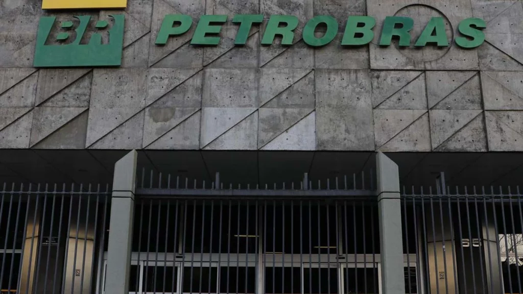 A Petrobras abriu nesta segunda-feira (18) as inscrições para mais uma edição do Programa Petrobras Jovem Aprendiz (PPJA), com 734 vagas distribuídas em municípios de 14 estados e do Distrito Federal