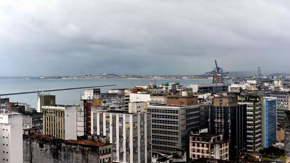 A Defesa Civil de Salvador (Codesal) informa que, neste sábado (23) e domingo (24) a previsão é de céu nublado a parcialmente nublado