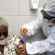a Secretaria Municipal da Saúde (SMS) reduz a faixa etária dos idosos de 69 para 65 anos aptos a receber a 4ª dose da vacina contra