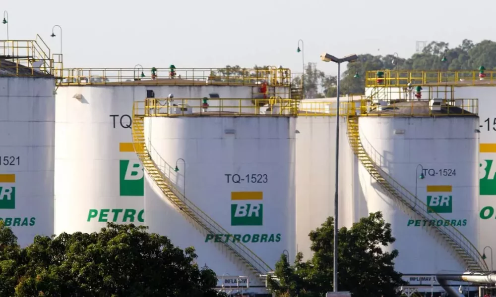 Em pouco mais de três anos, a Petrobras muda de comando pela terceira vez. Caio Paes de Andrade é o terceiro nomeado para dirigir a