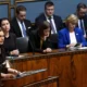 O Parlamento da Finlândia aprovou nesta terça-feira (17), uma proposta para solicitar a adesão do país à aliança militar ocidental Organização do Tratado do Atlântico Norte (Otan) em uma mudança política histórica provocada pela invasão da Ucrânia pela Rússia.