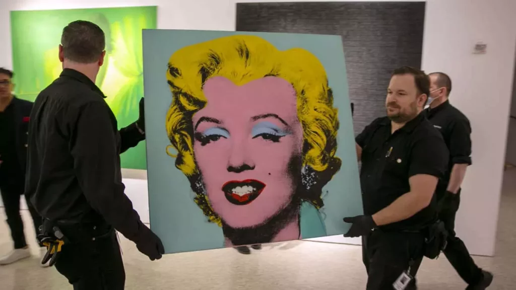 A imagem do artista pop Andy Warhol de Marilyn Monroe, um de seus retratos mais conhecidos, quebrou recordes depois de ser vendida por US$ 195