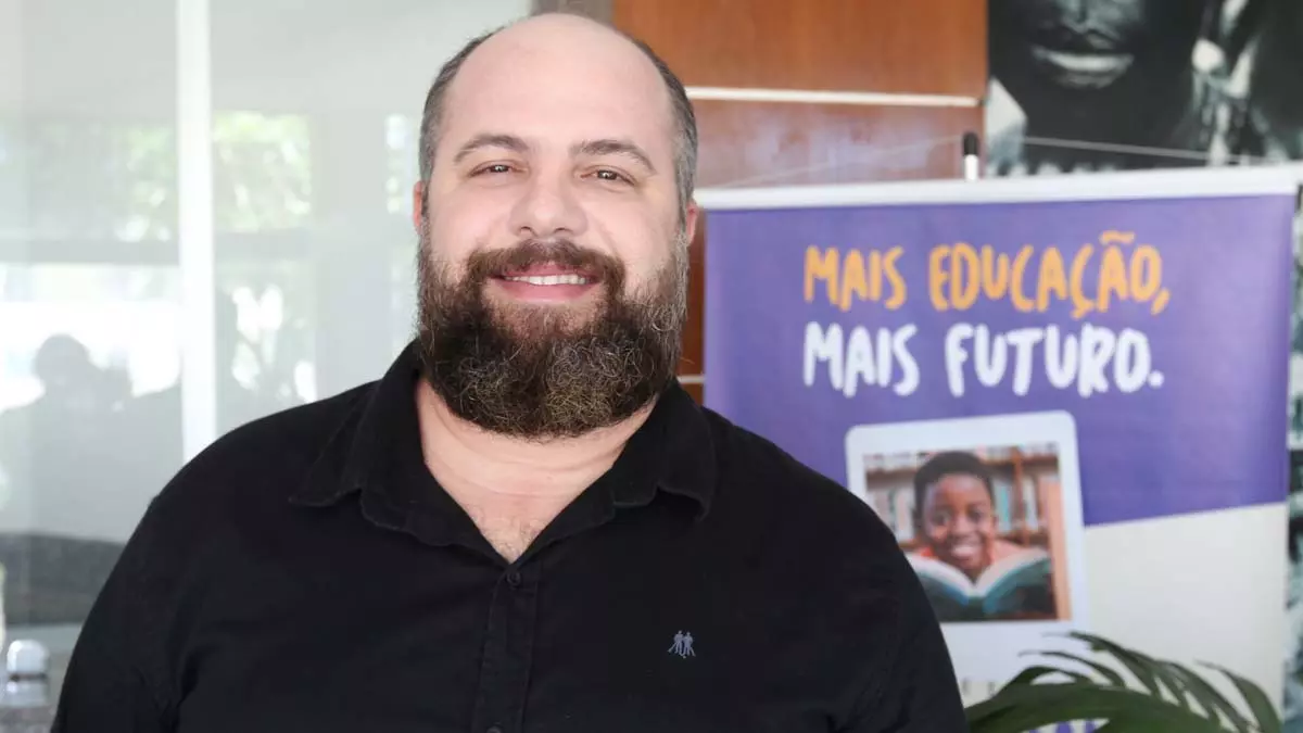à sua atuação no desenvolvimento da educação no estado e na capital baiana, o professor Manoel Calazans receberá o título de