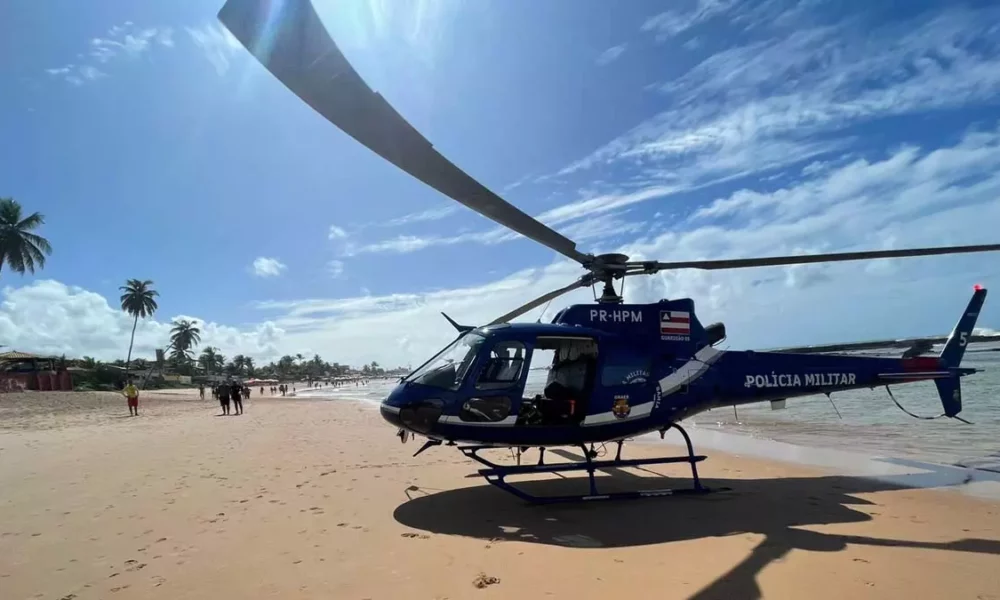 O Grupamento Aéreo (Graer) da Polícia Militar resgatou uma vítima de princípio de afogamento na Praia de Jauá, localizada na cidade de