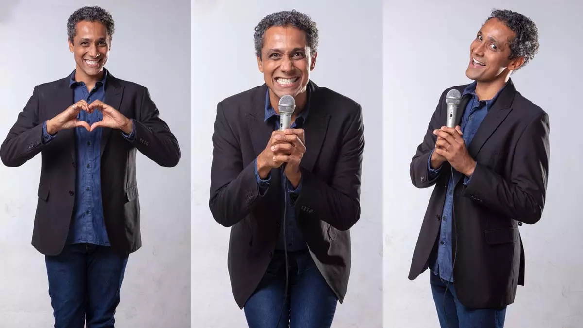 e roteirista baiano Maurício Ramos estreia, nesta sexta-feira (27), às 20h, seu mais novo show solo de stand-up comedy, “Ramos com Tudo”,