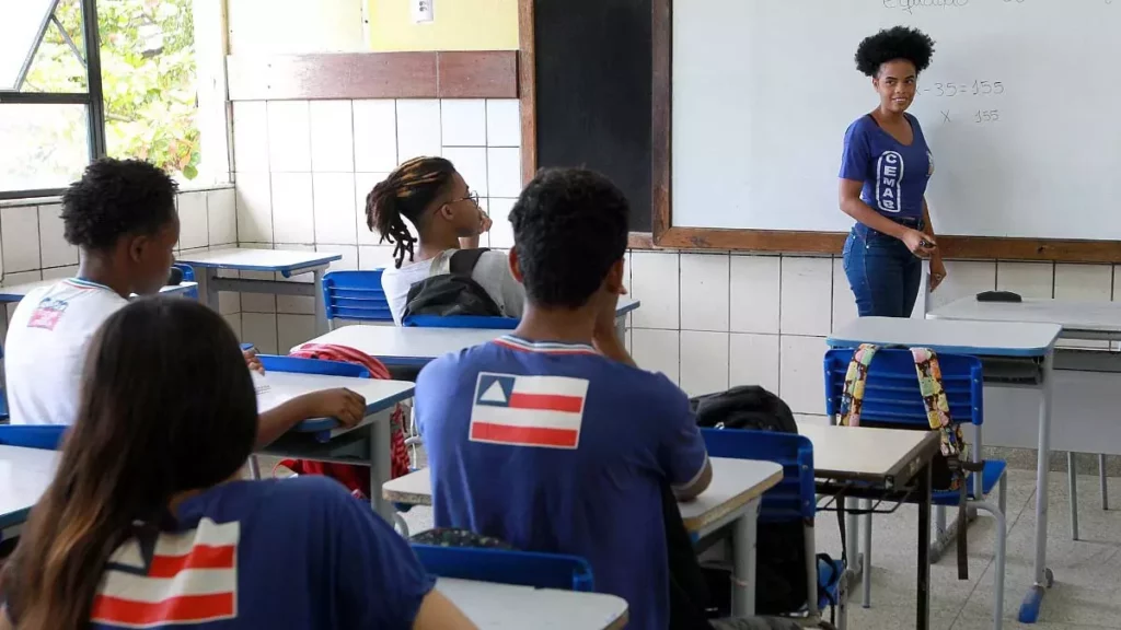 Estado, por meio da Secretaria da Educação (SEC), lançou, nesta quarta-feira (11), o Edital n° 11/2022, do programa Mais Estudo.