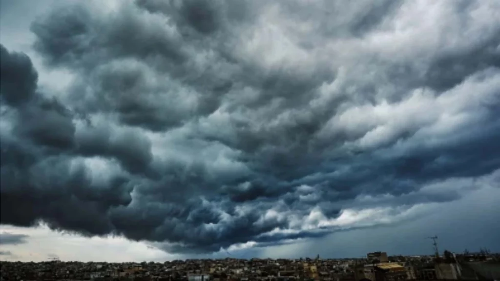 O Instituto Nacional de Meteorologia (Inmet) alerta que a onda de frio deve permanecer até quinta-feira (19) no Sul e centro-sul do país, provocando quedas de temperatura superiores a 5°graus Celsius (C) em média também nas Regiões Sudeste e Centro-Oeste.