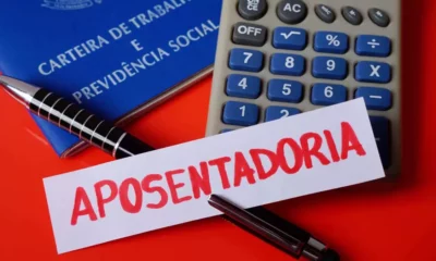 benefício, em virtude de um bom período de tempo ele ter contribuído no teto da previdência há época, sendo que sua aposentadoria