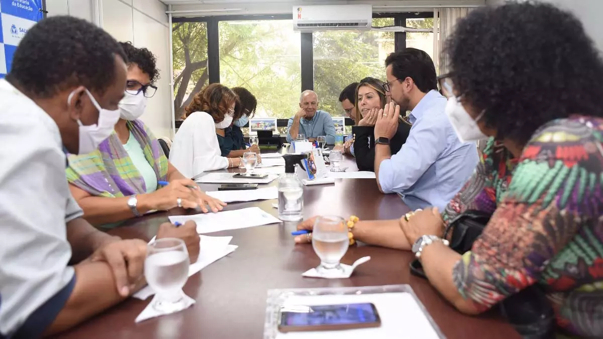 O acordo salarial dos professores da rede municipal de ensino, que decidiram pelo fim da greve na última quarta-feira (1º), foi assinado nesta