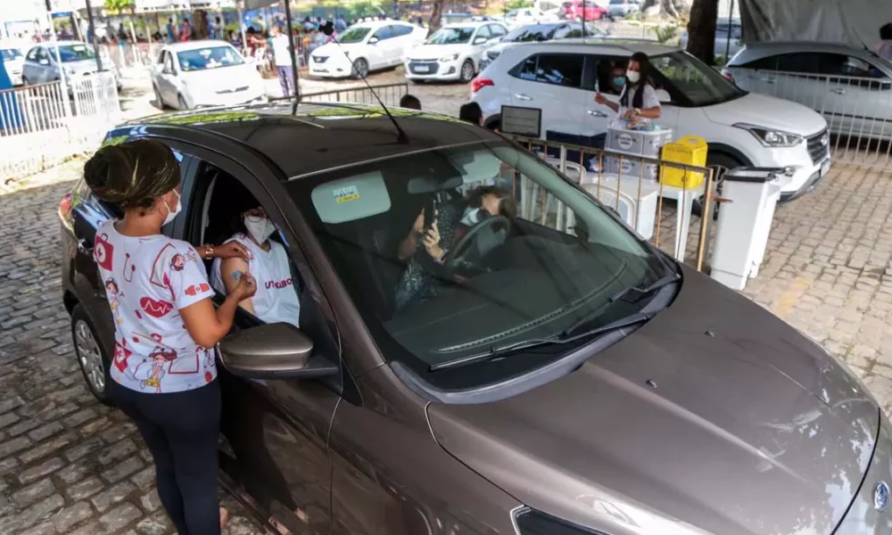 A vacinação contra a Covid-19 em Salvador segue normalmente nesta quinta-feira (30). A estratégia contempla o "Liberou Geral" para