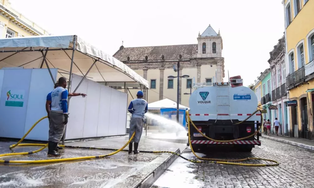 limpeza desses locais, a Empresa de Limpeza Urbana de Salvador (Limpurb) montou uma programação especial para deixar a cidade ainda