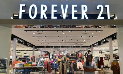 A rede de roupas californiana Forever 21 está se despedindo do Brasil. A rede americana que virou símbolo do sucesso e da decadência do fast fashion fecha até o domingo (19) todas as 15 lojas que teve no Brasil após oito anos no país.