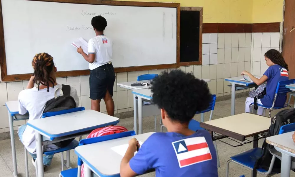 Os estudantes interessados em participar do programa Mais Estudo devem procurar a direção da escola onde estão matriculados até esta