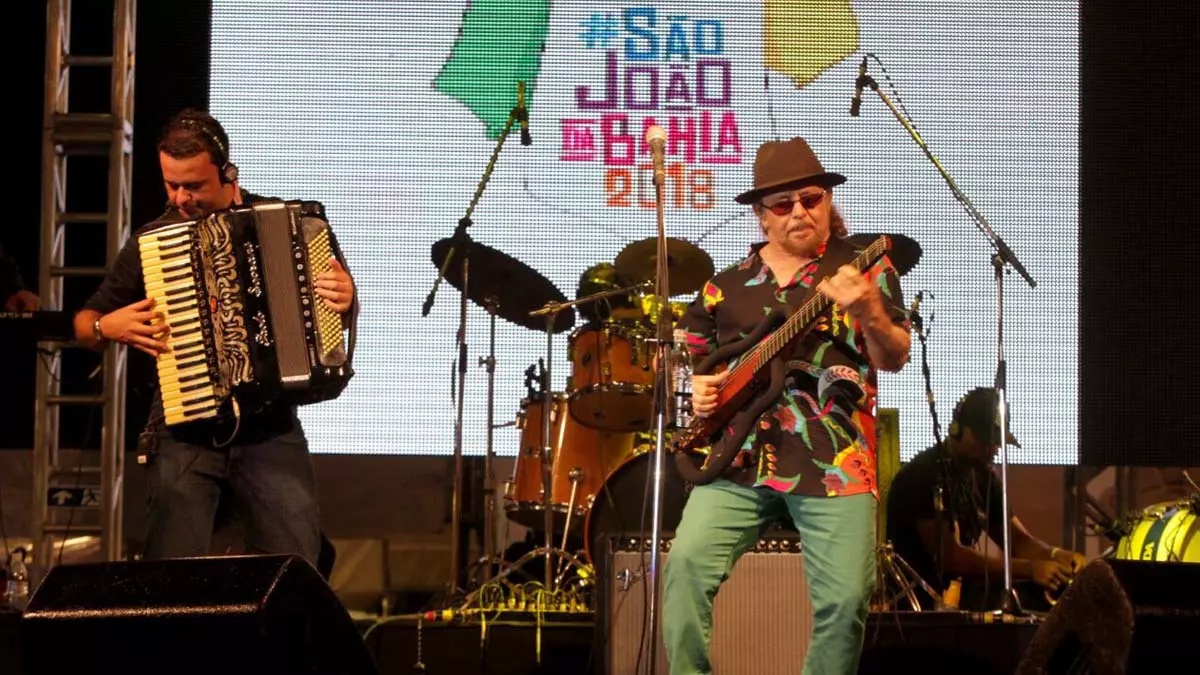 recheada de grandes atrações. De 23 a 26 de junho e de 30 de junho a 2 de julho, o local será sede do São João da Bahia, promovido