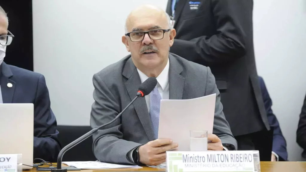 Diversos parlamentares aproveitaram a sessão do Plenário desta quarta-feira (22) para comentar sobre a prisão do ex-ministro da Educação
