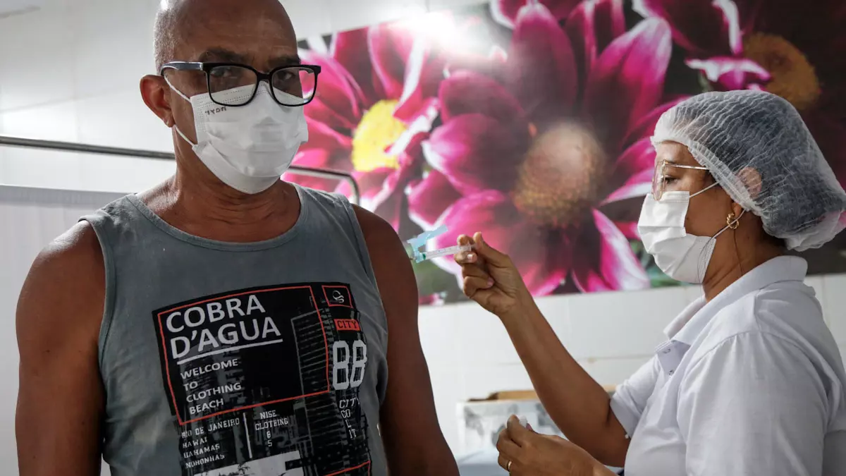 nesta segunda-feira (20), mais uma edição do Arraiá da Vacinação. Além dos pontos fixos convencionais com funcionamento das