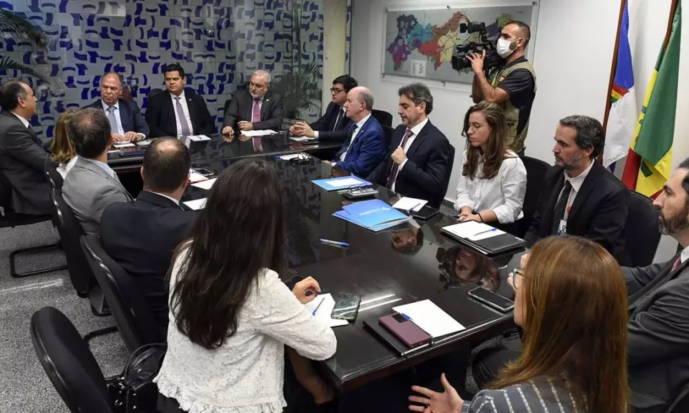 Em coletiva à imprensa após a reunião, Pacheco informou que levará a proposta apresentada pelo governo federal para os senadores e