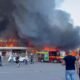 Um ataque com mísseis russos atingiu um shopping center lotado na cidade ucraniana de Kremenchuk, matando pelo menos duas