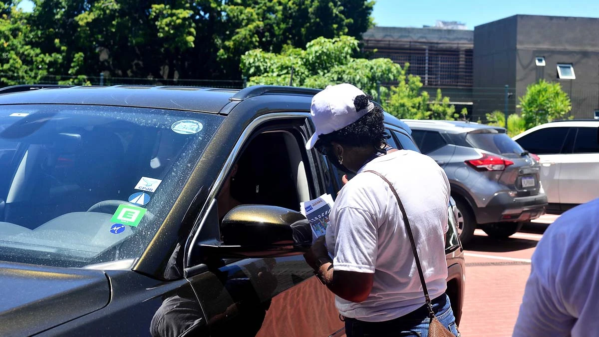 Com o fim das férias juninas, a Superintendência de Trânsito de Salvador (Transalvador) realiza a segunda edição da Operação Volta às Aulas a partir desta terça-feira (5). A ação começa no Colégio Antônio Vieira, no Garcia, das 11h às 13h30. Durante a ação, serão distribuídos panfletos e cartilhas com conteúdo educativo.