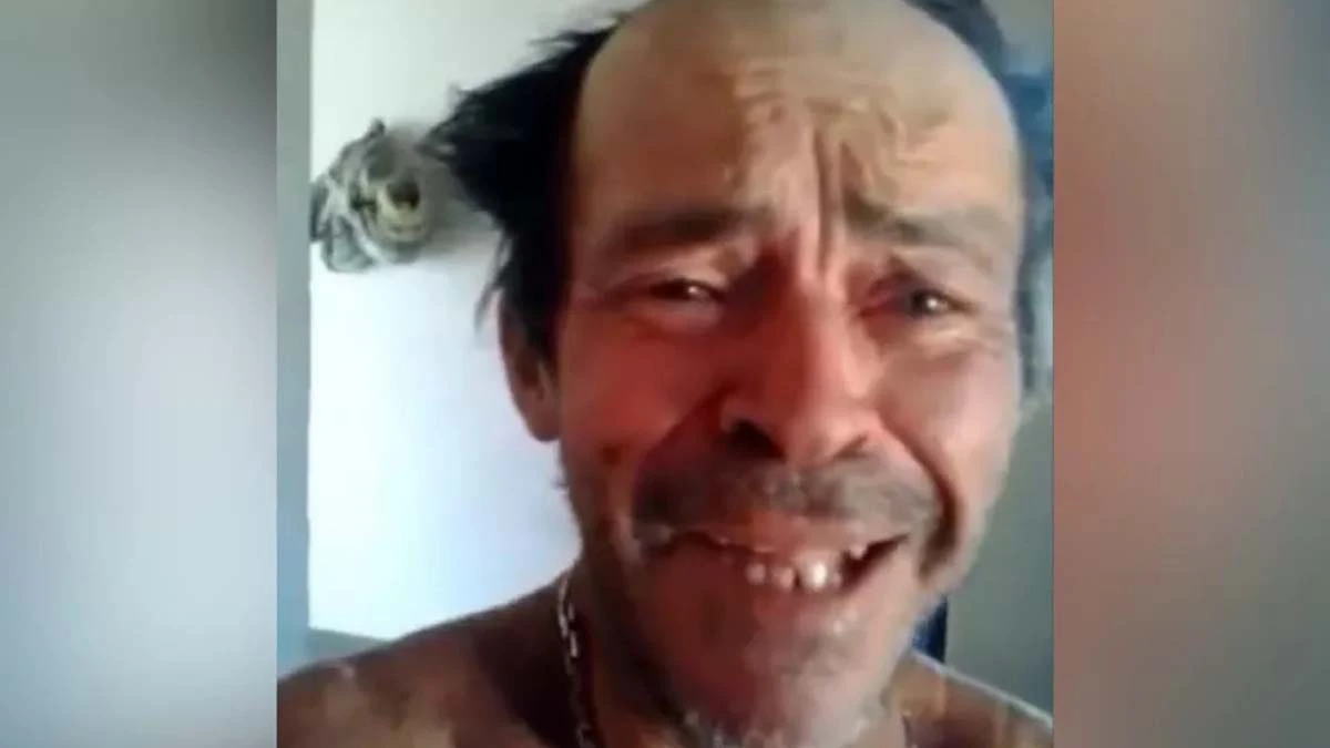 Iatami Alves Bezerra, conhecido pelo bordão "me dê, papai”, morreu no domingo (3) em Tauá, no Ceará. O homem, de 56 anos, ficou conhecido pelo vídeo viral e tornou-se um dos memes mais populares do país.