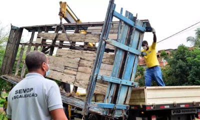 sucatas e notificaram os donos de outras quatro, no bairro de Sussuarana, na Rótula do Abacaxi e nas avenidas Barros Reis e Gal Costa.