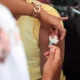 A Prefeitura de Salvador, através da Secretaria Municipal da Saúde (SMS) segue com a vacinação contra a Covid-19 nesta