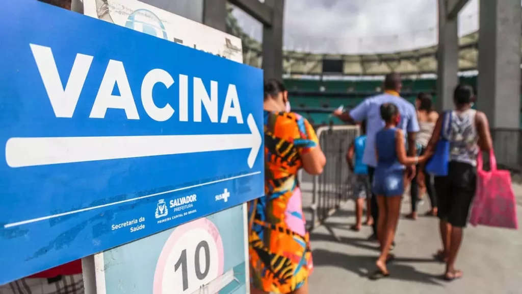 da Secretaria Municipal de Saúde (SMS), mais de 1,3 milhão de pessoas, de diversas faixas etárias, não iniciaram ou completaram