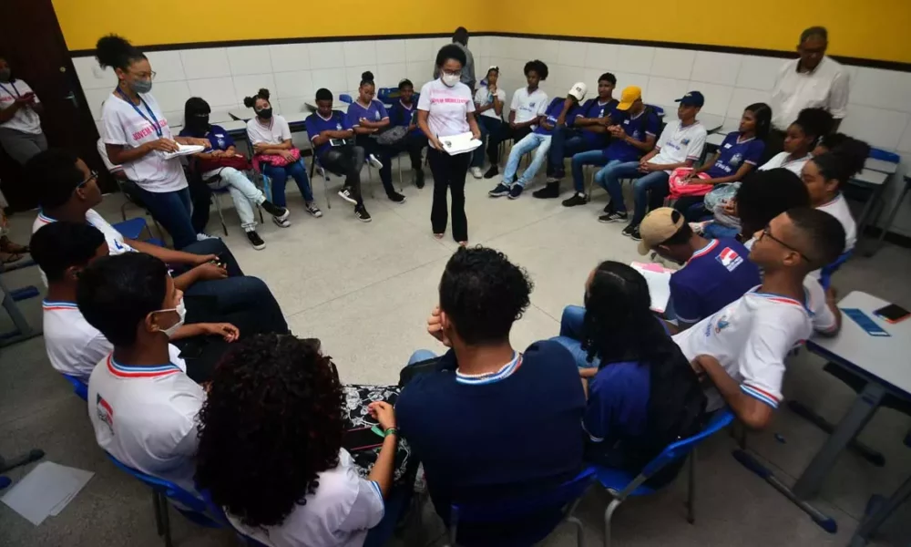 A fim de reduzir o índice de violação de direitos de crianças e adolescentes, no bairro de Valéria, a Secretaria Municipal de Políticas