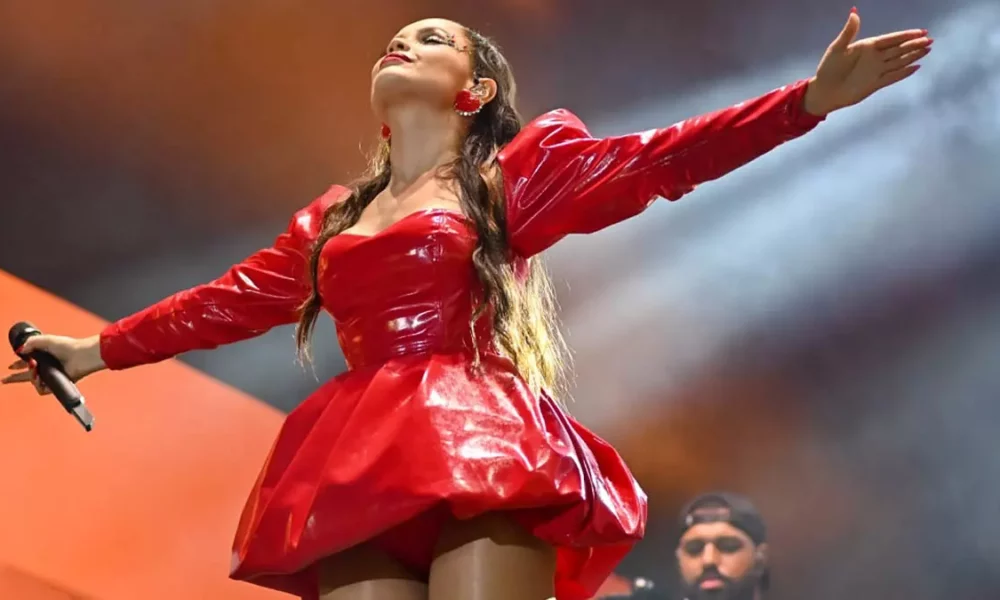 A cantora Juliette deixou o público presente no Parque de Exposições encantado. Se apresentando pela primeira vez na capital baiana